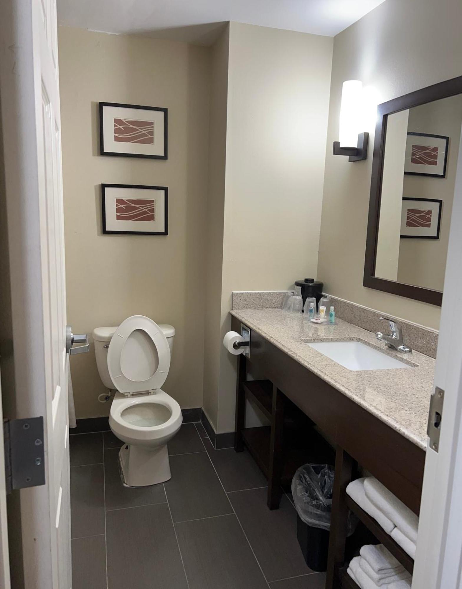Days Inn & Suites By Wyndham Manheim Lebanon Exterior foto